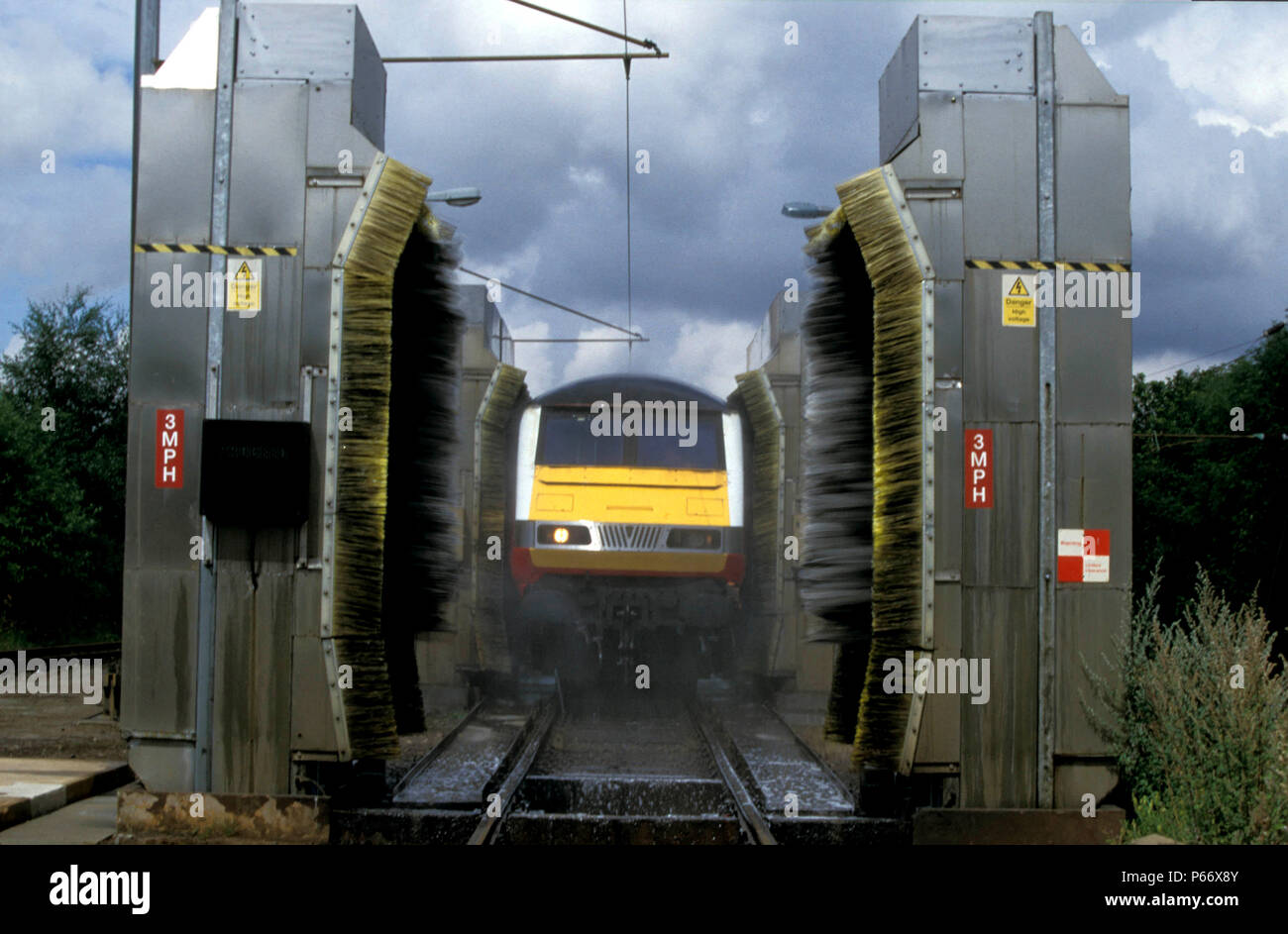 Una vergine DVT passa attraverso la laveria a Oxley Depot, Wolverhampton. Foto Stock