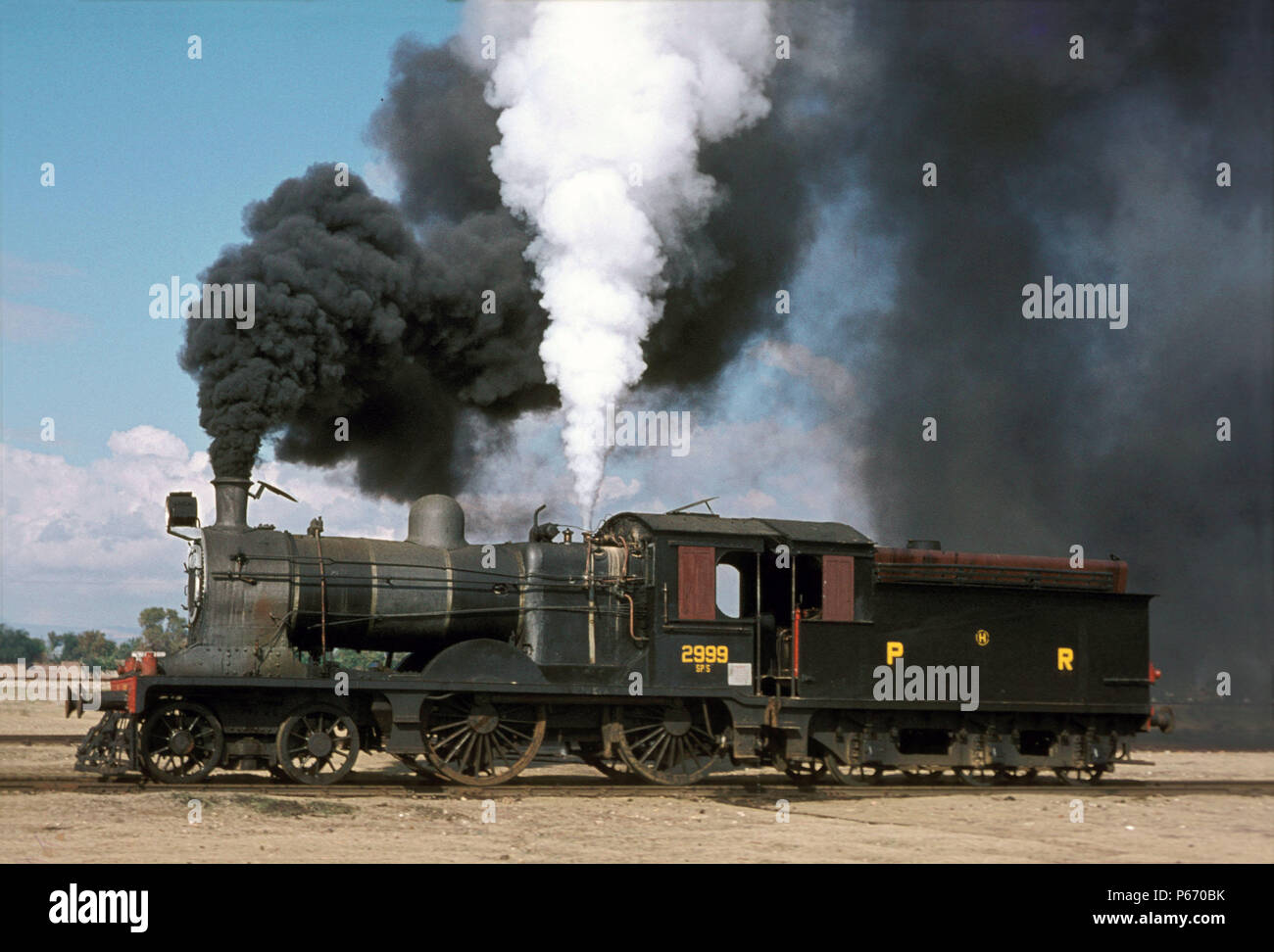 Il definitivo express motore passeggero del tardo Vittoriano e Edwardian, la Gran Bretagna è stato il cilindro interno 4-4-0 i motori simili sono stati esportati Britis Foto Stock