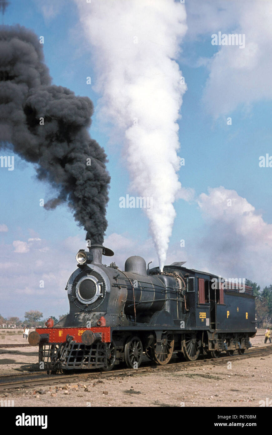 Il definitivo express motore passeggero del tardo Vittoriano e Edwardian, la Gran Bretagna è stato il cilindro interno 4-4-0 i motori simili sono stati esportati Britis Foto Stock