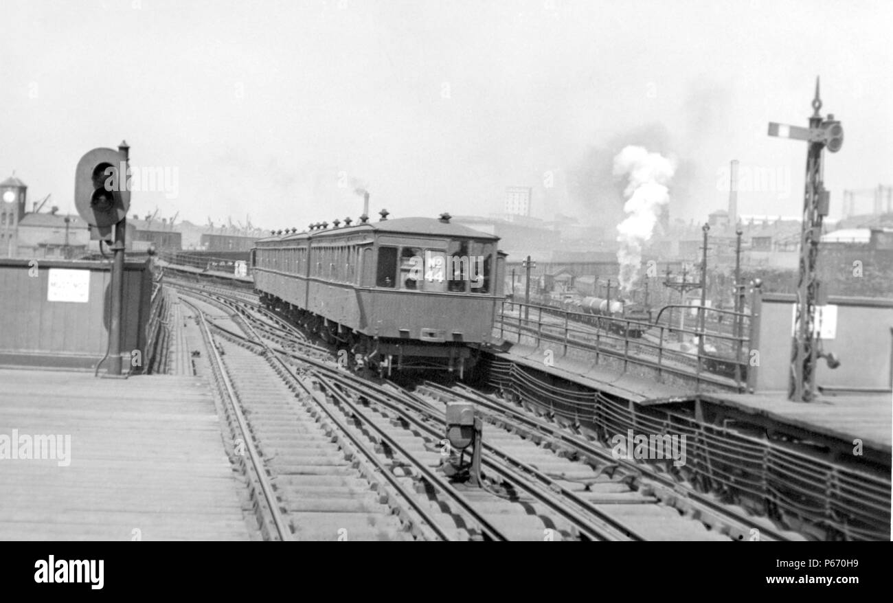 Il Liverpool linee aeree ferroviarie, stazione di Ercolano. Giugno 1951 Foto Stock