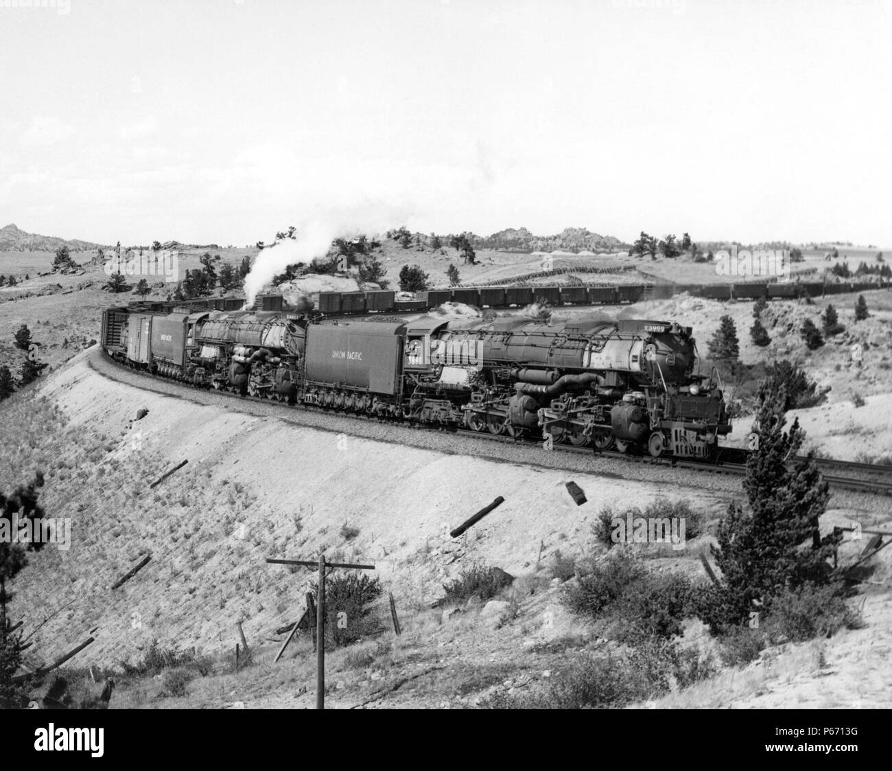 Union Pacific Railroad Company's 4-6-6-4 Challenger locomotiva a vapore No.3999 ans 4-8-8-4 Big Boy classe locomotiva a vapore No.4011 doppia voce su Sher Foto Stock