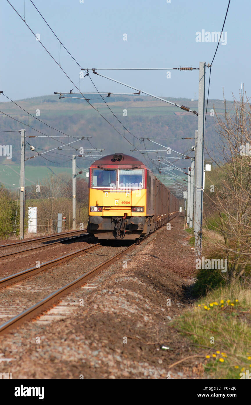 Un trainload di gesso da Drax Power station legato per l'elaborazione all'Newbiggin opere di British Gypsum gare fino alla valle dell Aire. Aprile 2005. Foto Stock