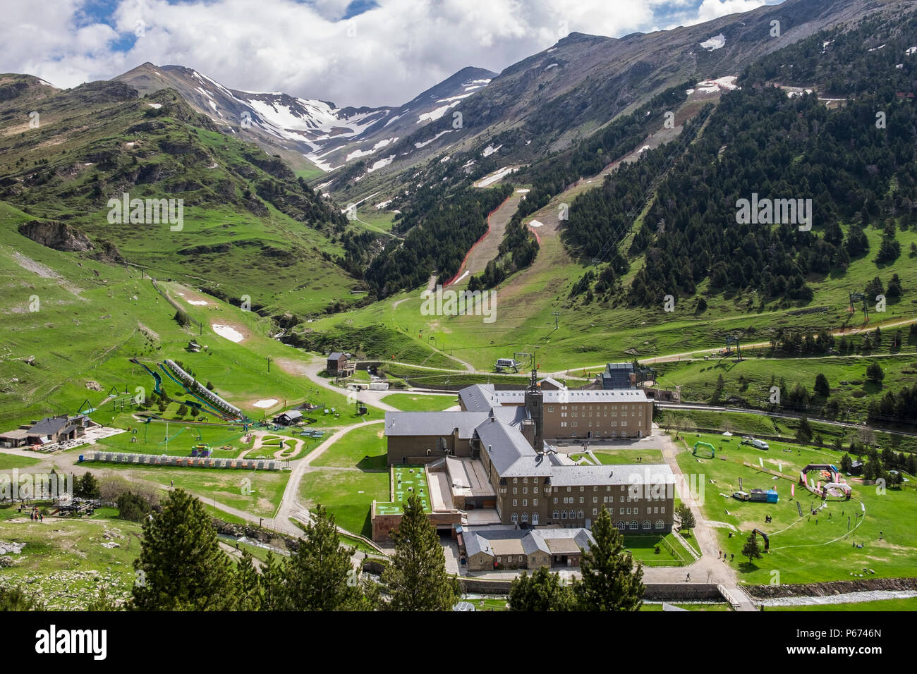 Vedute della Vall di Nuria valley in Pyreneean montagne, Catalogna, Spagna Foto Stock