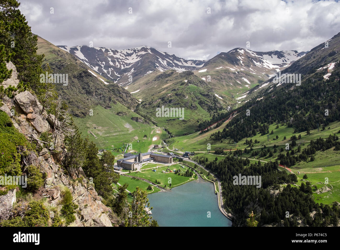 Vedute della Vall di Nuria valley in Pyreneean montagne, Catalogna, Spagna Foto Stock