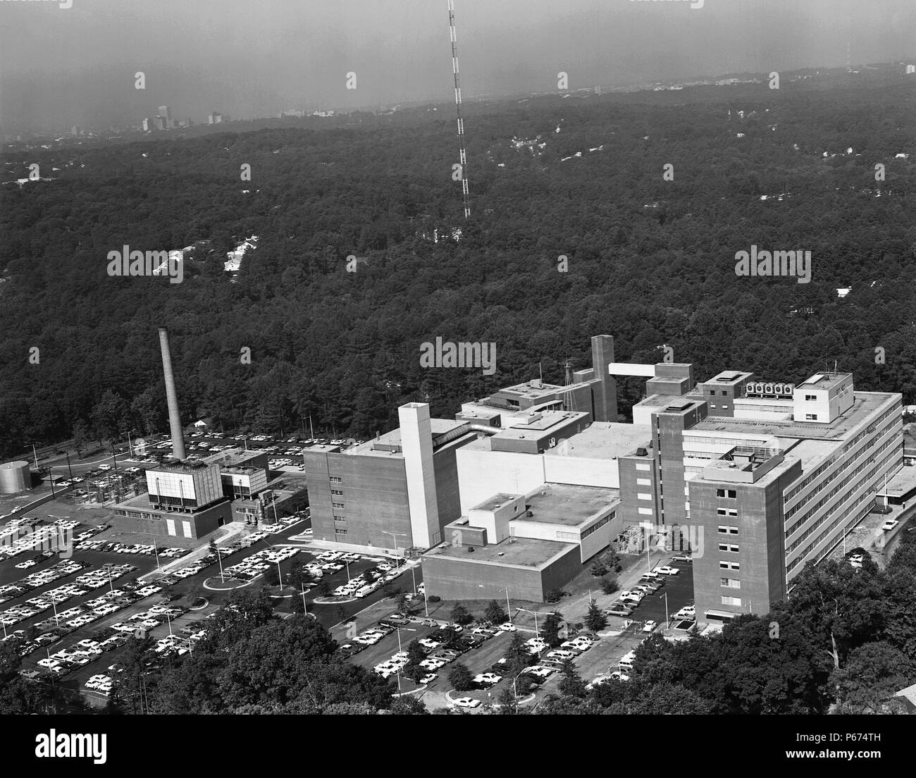 Vista aerea dei Centri per il controllo e la prevenzione delle malattie (CDC) Roybal Campus, Clifton Road, Atlanta, Georgia, 1967. Immagine cortesia centri per il controllo delle malattie / Edward B. McCloskey. () Foto Stock