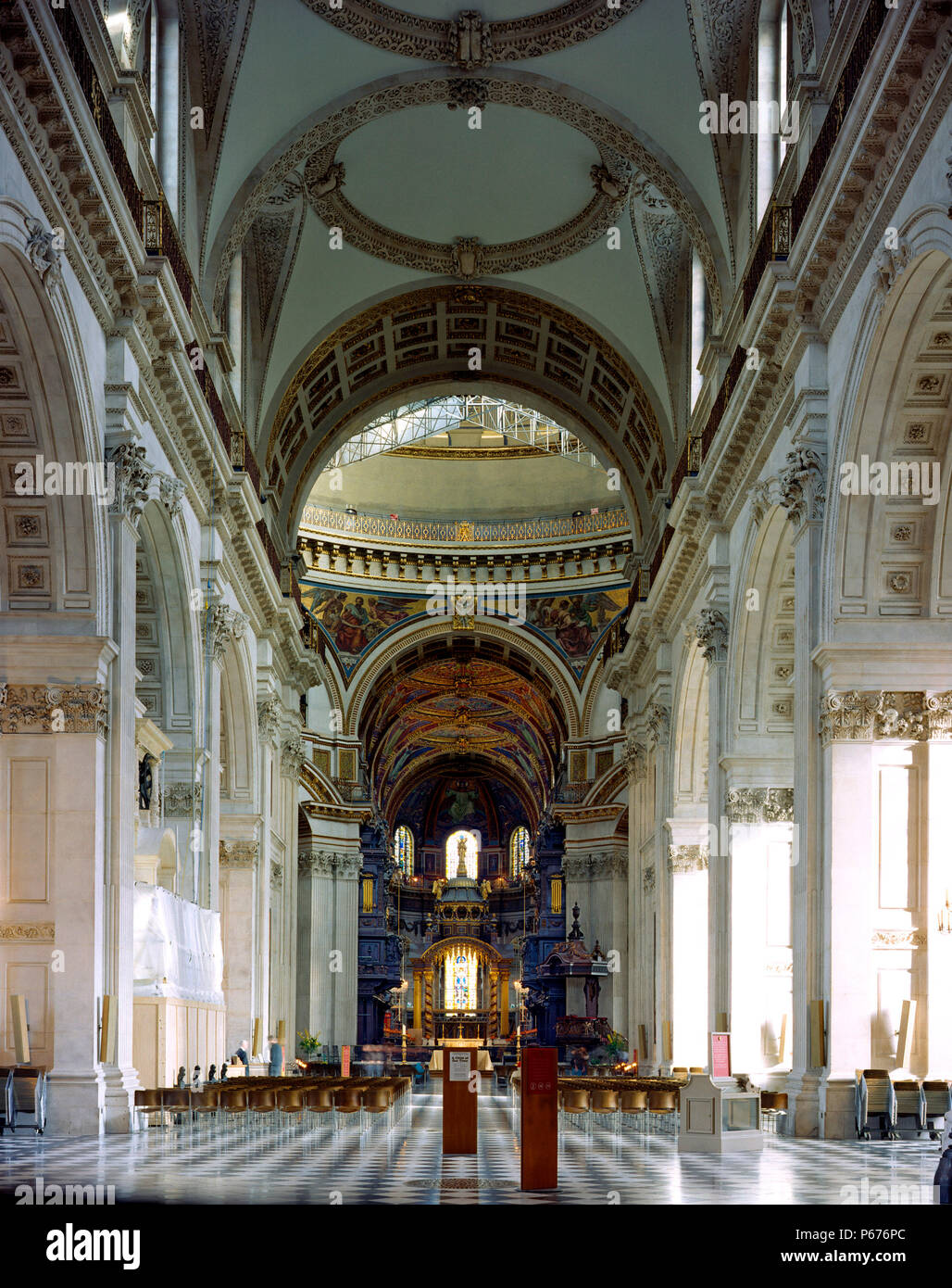 La Cattedrale di St Paul, Londra, Regno Unito. Il £40m programma di pulizia ha celebrato il trecentesimo anniversario della il capolavoro di Sir Christopher Wren. Foto Stock