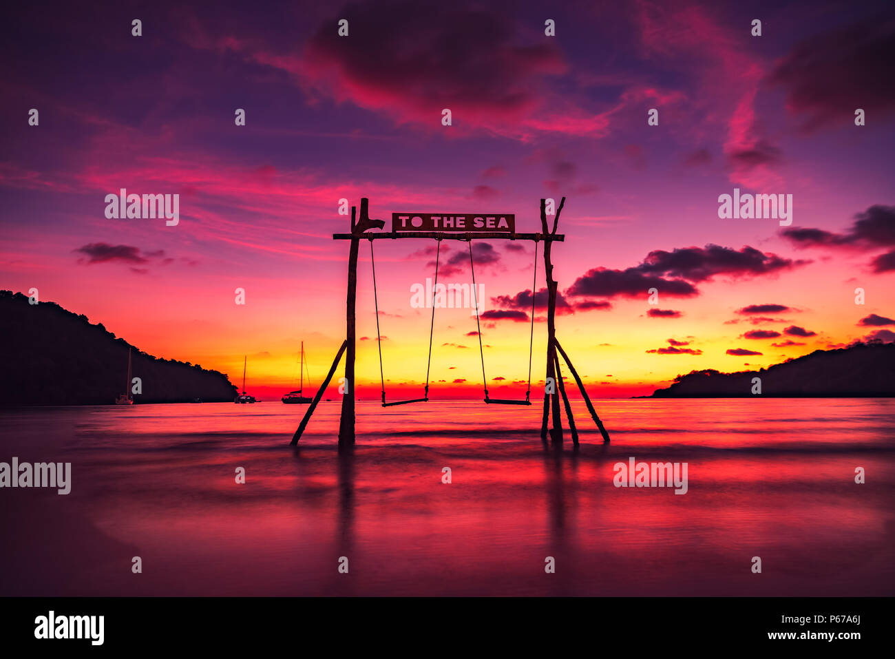 Tramonto sulla spiaggia tropicale Foto Stock