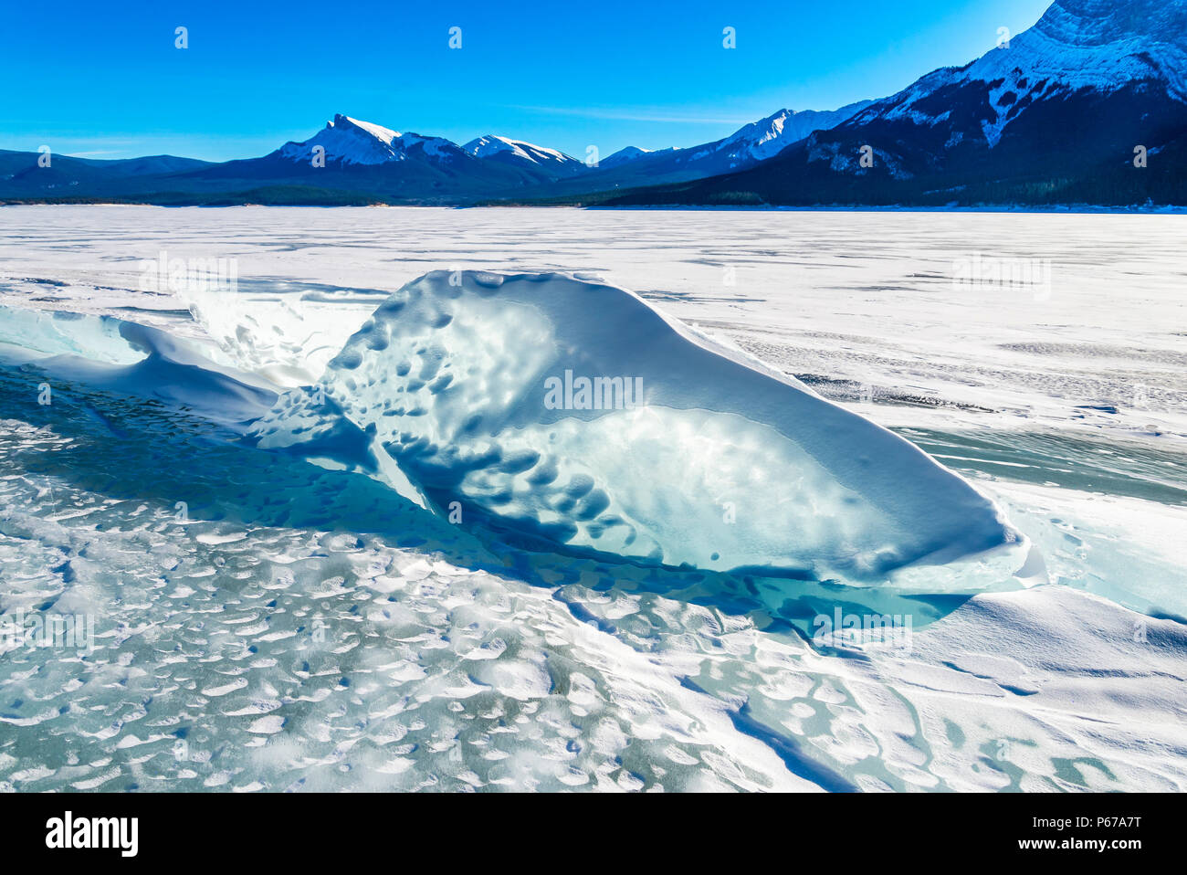 Gran parte del lago di ghiaccio, Lago di Abramo, Alberta, Canada Foto Stock