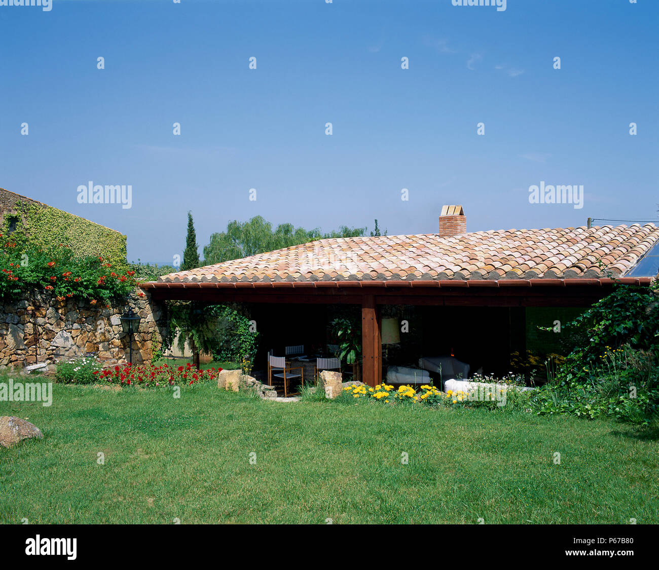 Vista di un lanai con tetto a doppio spiovente Foto Stock
