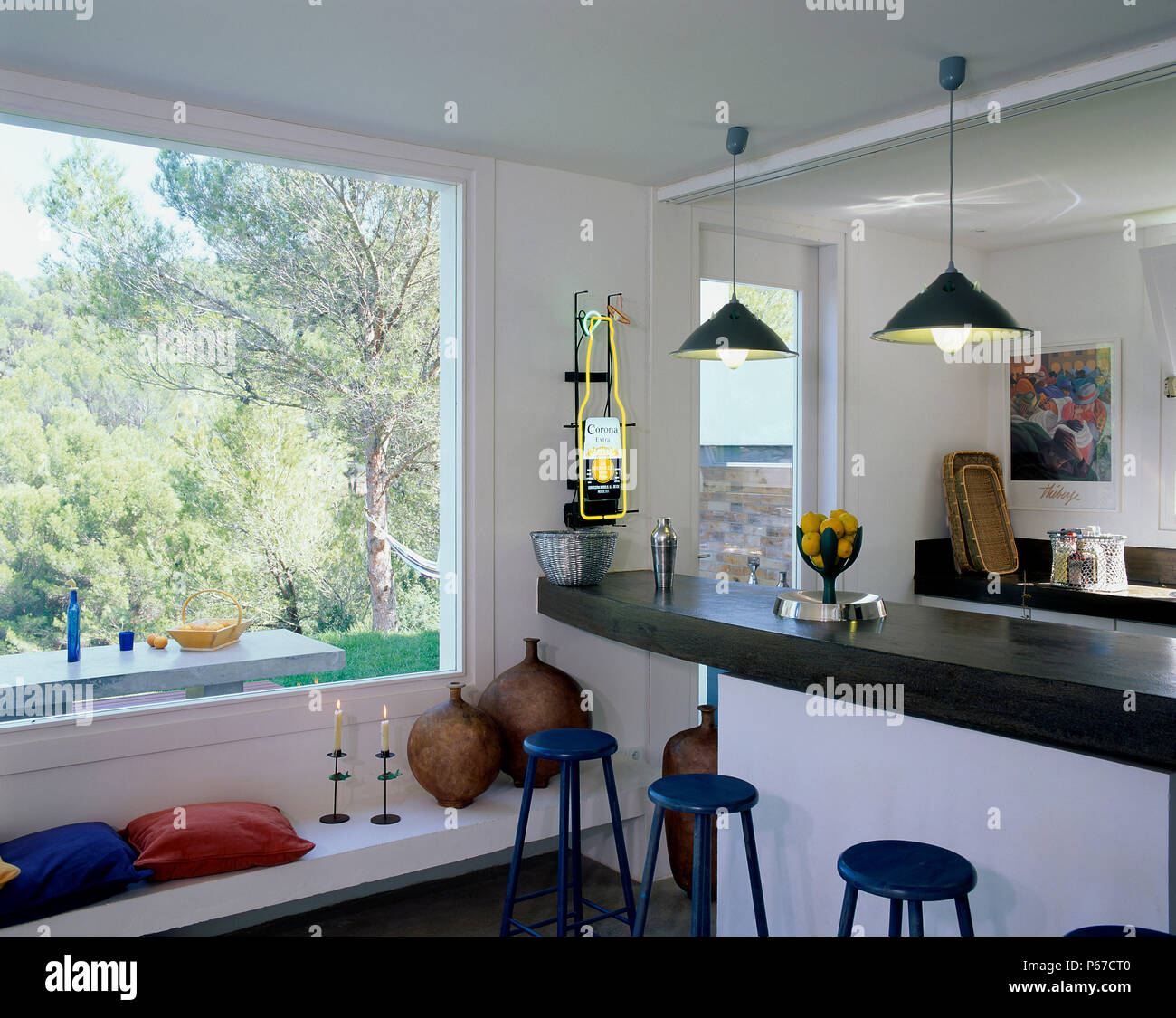 Vista di una illuminazione lampade in una cucina eclettica Foto Stock