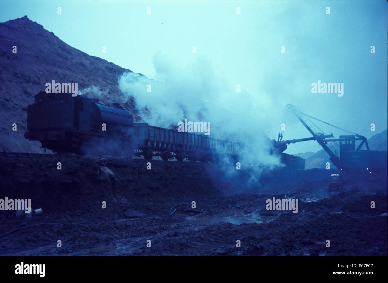 Corby minerali Divisione Robert Stephenson & Biancospino 0-6-0ST No.52 con un modo permanente di treno sulla grande cava di Oakley ramo su mercoledì xx Nove Foto Stock