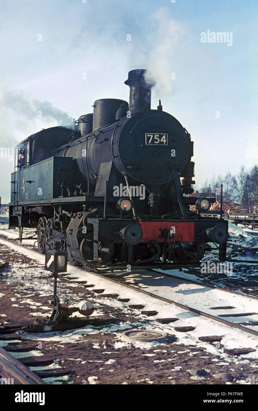 Stazione ferroviaria finlandese di VR3 classe 0-10-0T No.754 sui dazi di smistamento in cantieri di Seinajoki venerdì 24 marzo 1972. Il motore è stato costruito in Finlandia a Tampere Foto Stock