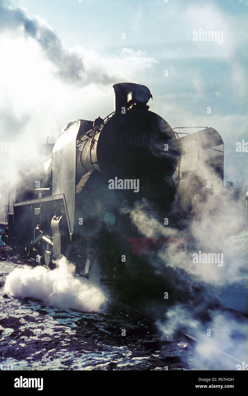 Il bello dei contorni di una ferrovia finlandese di TR1 classe Mikado 2-8-2. Foto Stock
