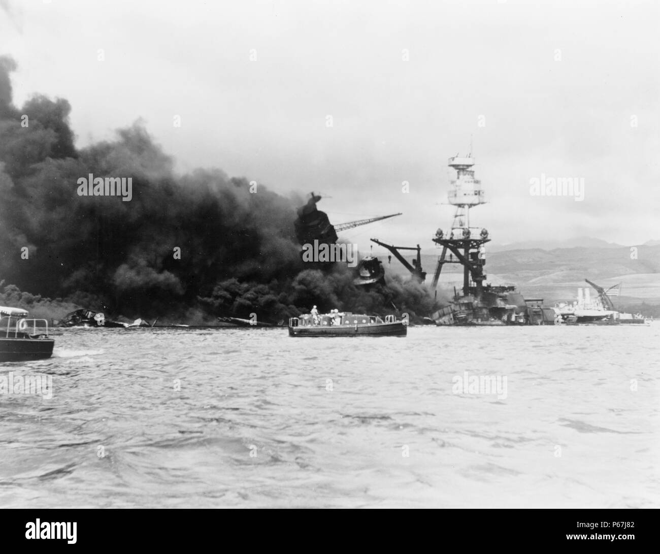 USS Arizona; Pearl Harbor dopo l'attacco giapponese nella II Guerra Mondiale 1941 Foto Stock
