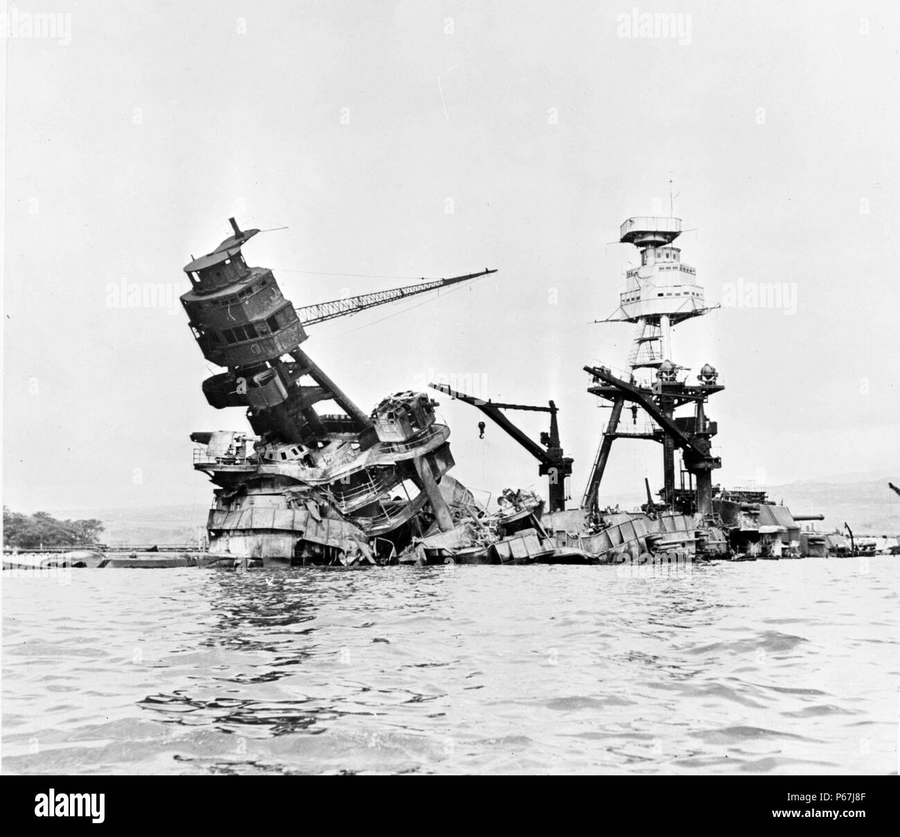 USS Arizona; Pearl Harbor dopo l'attacco giapponese nella II Guerra Mondiale 1941 Foto Stock