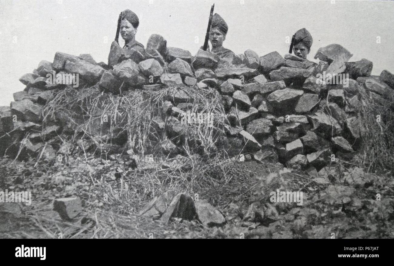 British soldati indiani dietro una fortificazione in Africa orientale durante la prima guerra mondiale 1915 Foto Stock