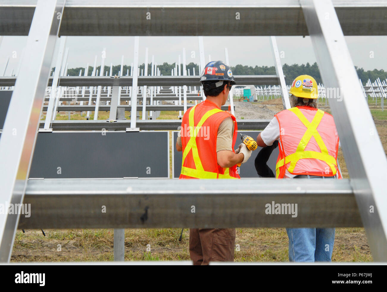 Costruzione di 175 acri fattoria solare; contraente: M Sullivan & Figli; proprietario EDF EN Canada, EDG-Engeries Nouvelles, West Carleton Fattoria solare; Galetta Sid Foto Stock