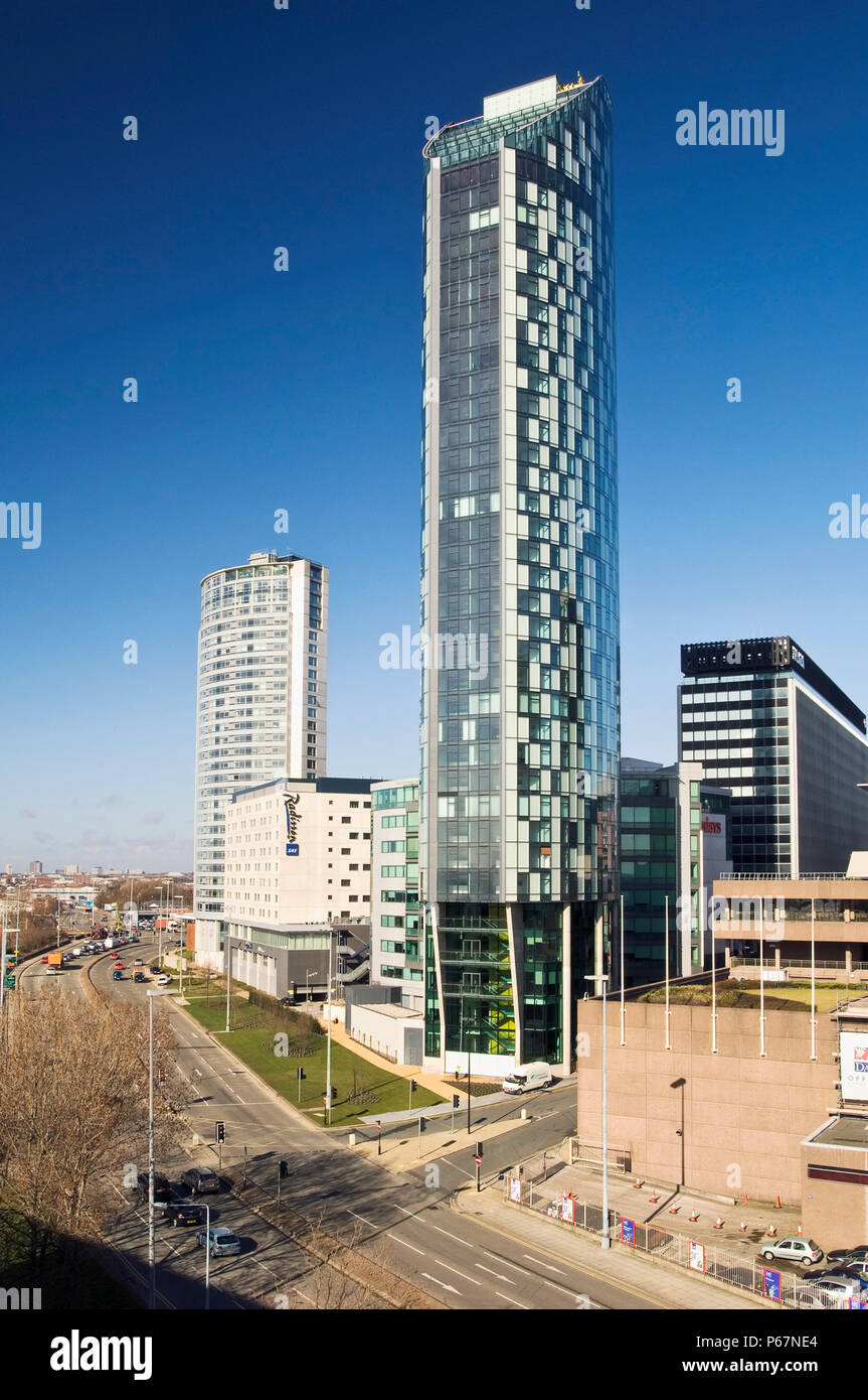 Radisson Hotel e 1° Beetham Tower in background, Liverpool quartiere degli affari di Liverpool edificio più alto Foto Stock