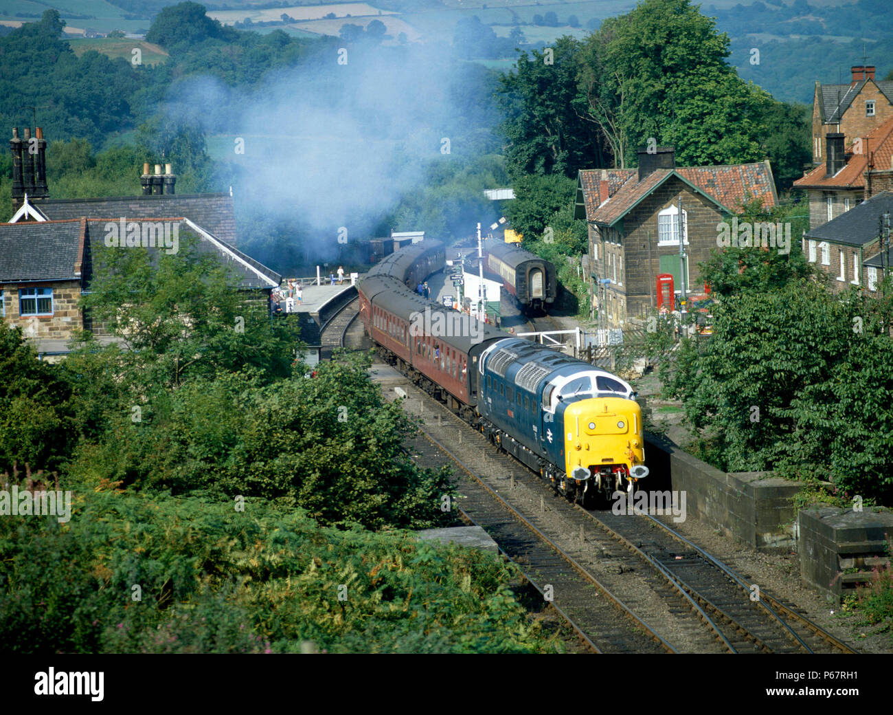 North Yorkshire Moors Railway. No.55009 'Alycidon' Grosmont lascia con il 14.55 servizio per Pickering. Il 30 agosto 1983. Foto Stock