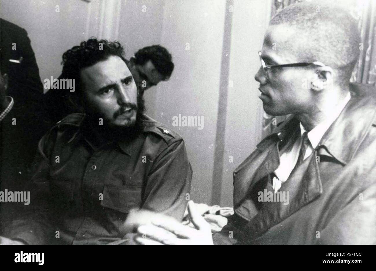 Fotografia di un incontro in Harlem con Fidel Castro (1926-) e Malcolm X (1925-1965). Datata 1960 Foto Stock