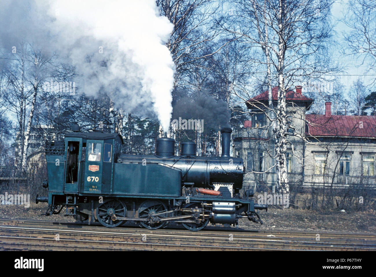 Le operazioni di smistamento a Kouvola cantieri su gio 12 aprile 1972 erano i capi delle ferrovie finlandesi di VR1 Classe 0-6-0T No.670. Il veterano ha costruito in Ger Foto Stock