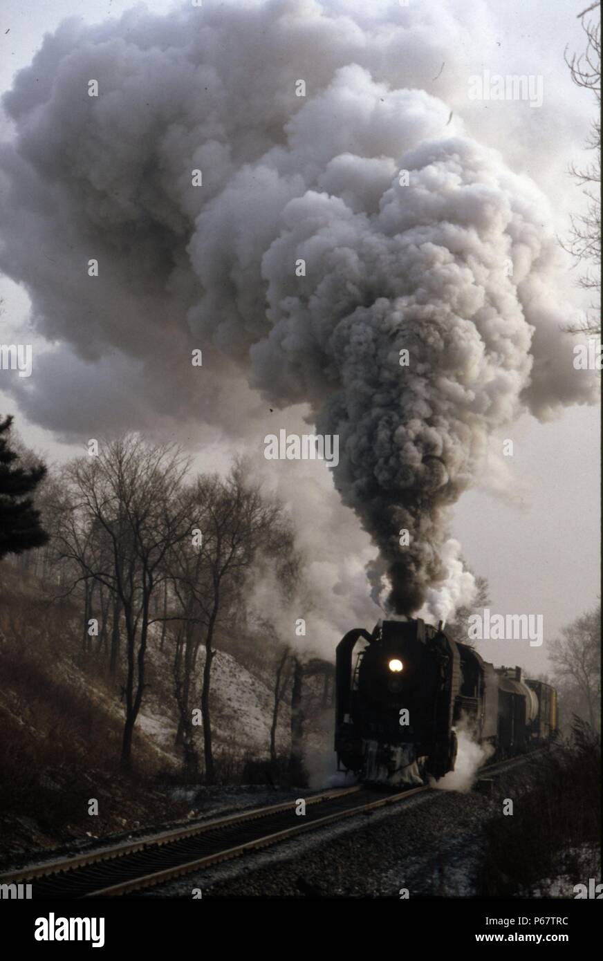 Bolina a vapore di trasporto su linea tra Changchun e di Jilin era sopravvissuto nel 1990s. Questa scena a Zoujia datata mercoledì 5 gennaio 1994 mostra un ch Foto Stock