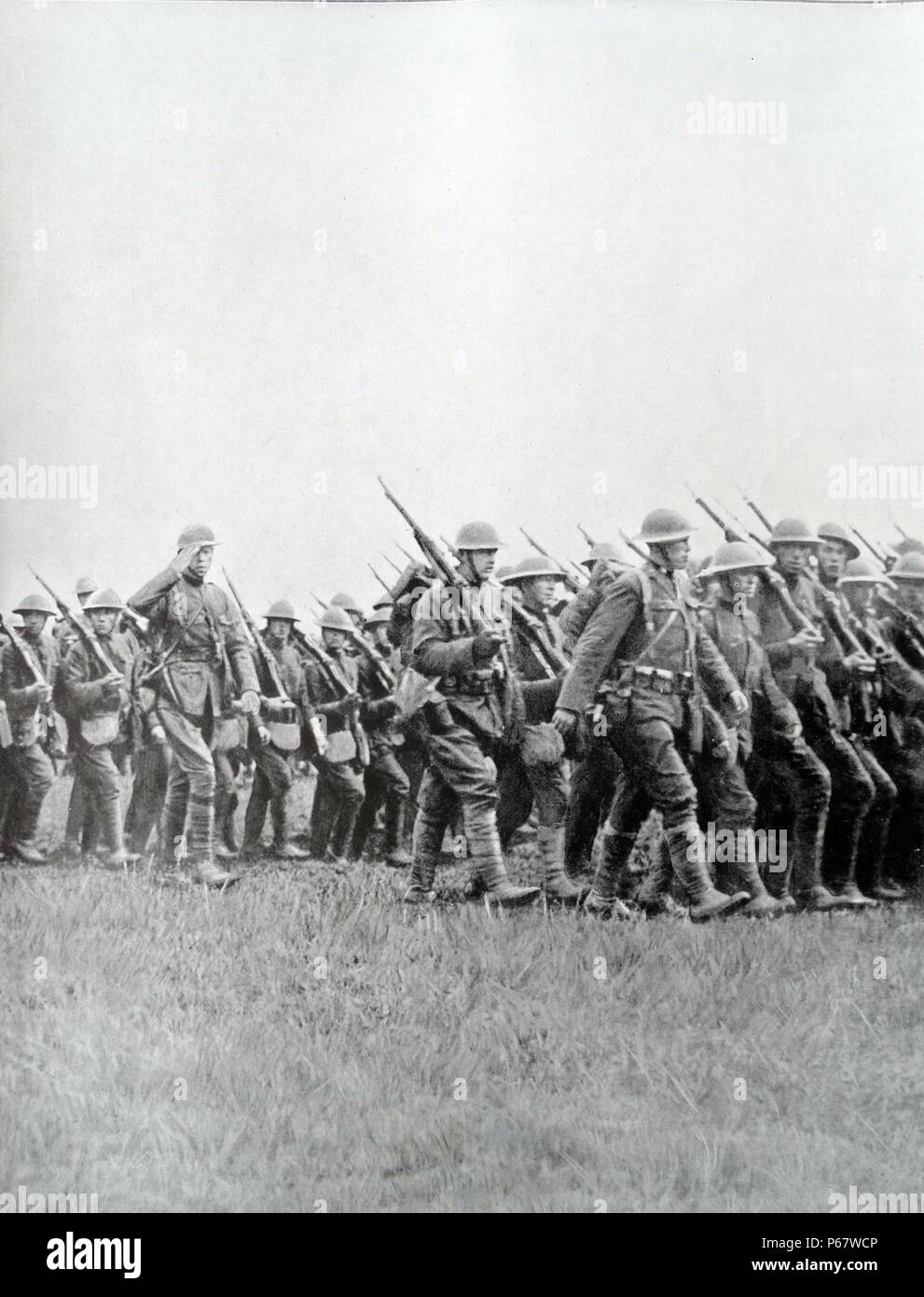 La fanteria americana in movimento durante la Prima Guerra Mondiale Foto Stock