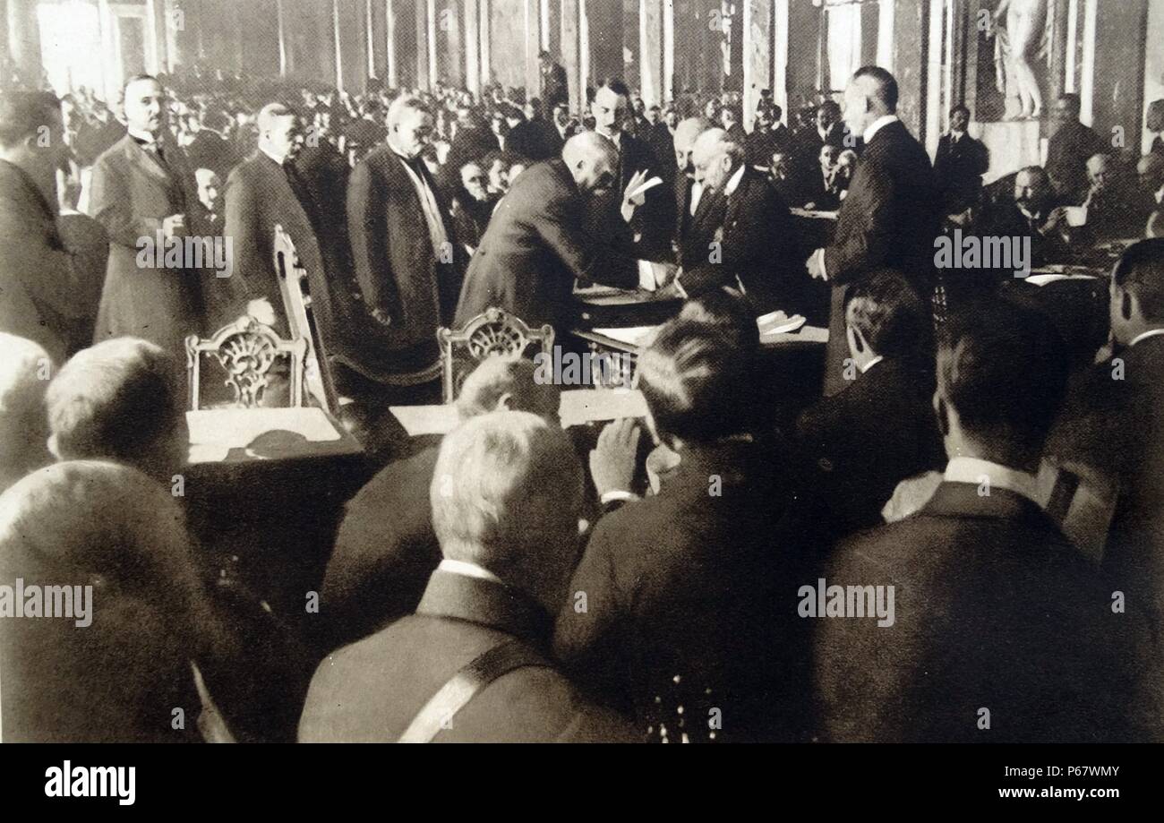 Trattato di Versailles è firmato dal Primo ministro Clemenceau indicazioni per la Francia alla conferenza di pace, Giugno 1919 Foto Stock