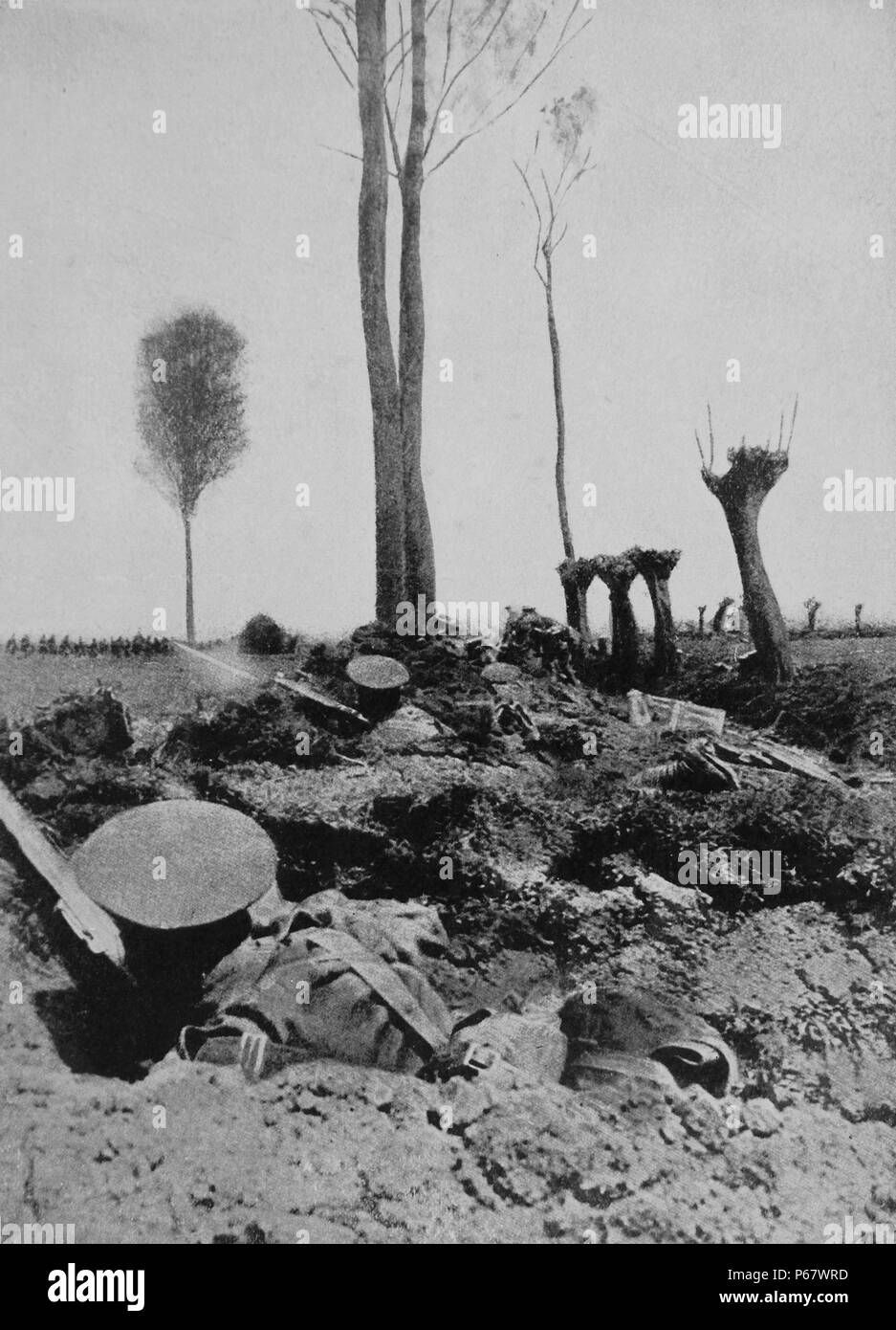 La fanteria britannica rifugio nelle trincee durante la Seconda battaglia di Ypres, che continuò fino al 25 maggio 1915s, nella prima guerra mondiale Foto Stock
