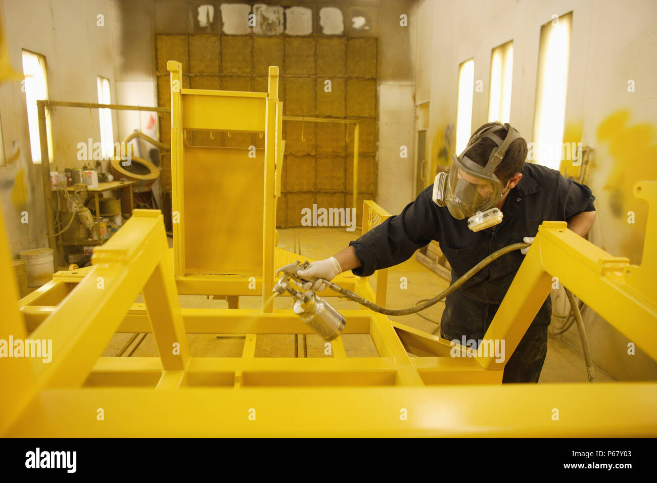 Cabina di verniciatura, Heavy Equipment Factory, Ontario, Canada Foto Stock