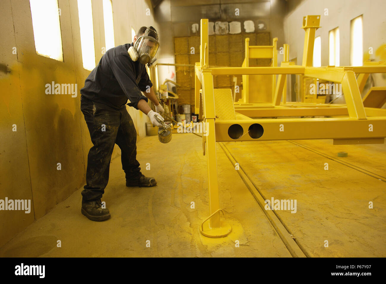 Cabina di verniciatura, Heavy Equipment Factory, Ontario, Canada Foto Stock