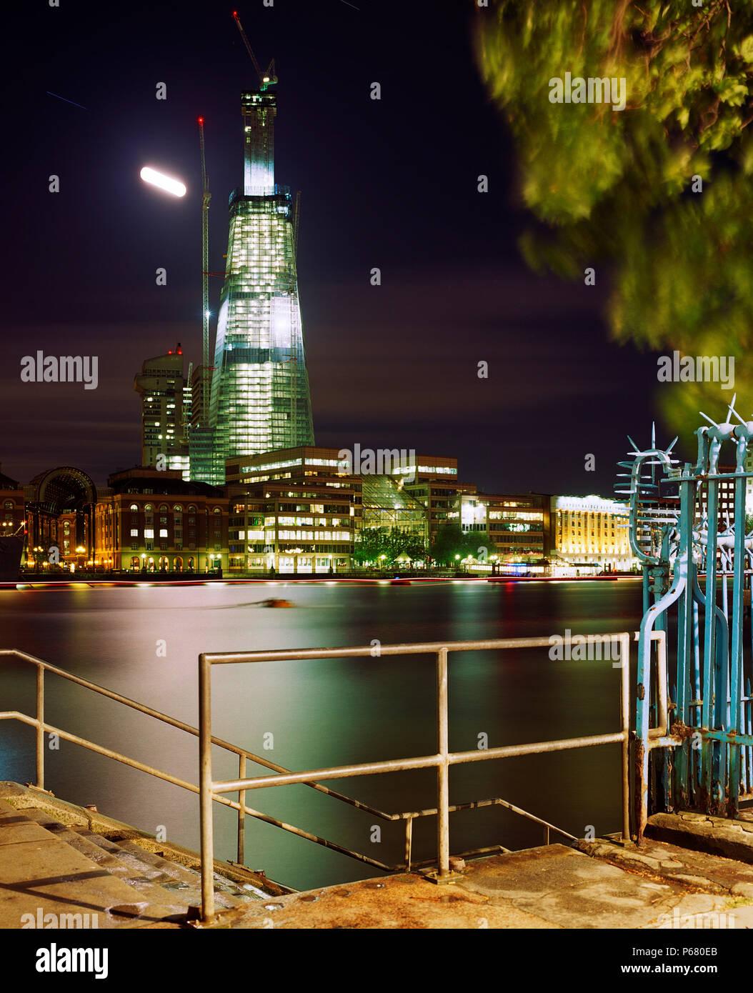 La Shard London; Night Shot dell'edificio più alto in Europa in costruzione. Foto Stock