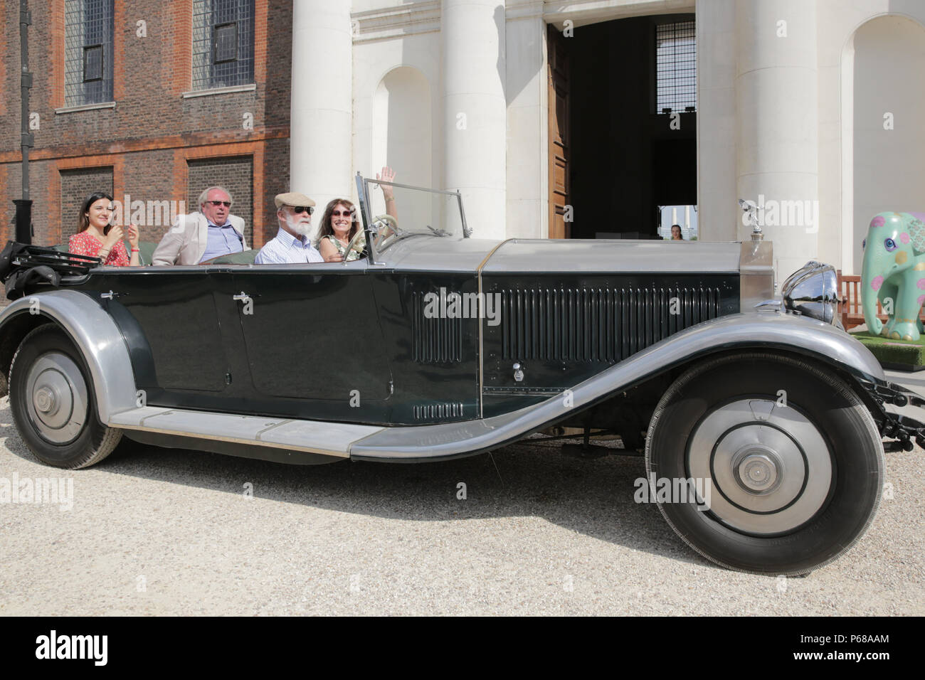 Londra, Regno Unito. Il 28 giugno, 2018. S.a.r. il principe Michael di Kent test drive un 1932 Rolls Royce Phantom II a giudicare della sfolgorante Concours d'éléphant flotta di veicoli personalizzati presso il Royal Hospital Chelsea. Credito: amanda rose/Alamy Live News Foto Stock