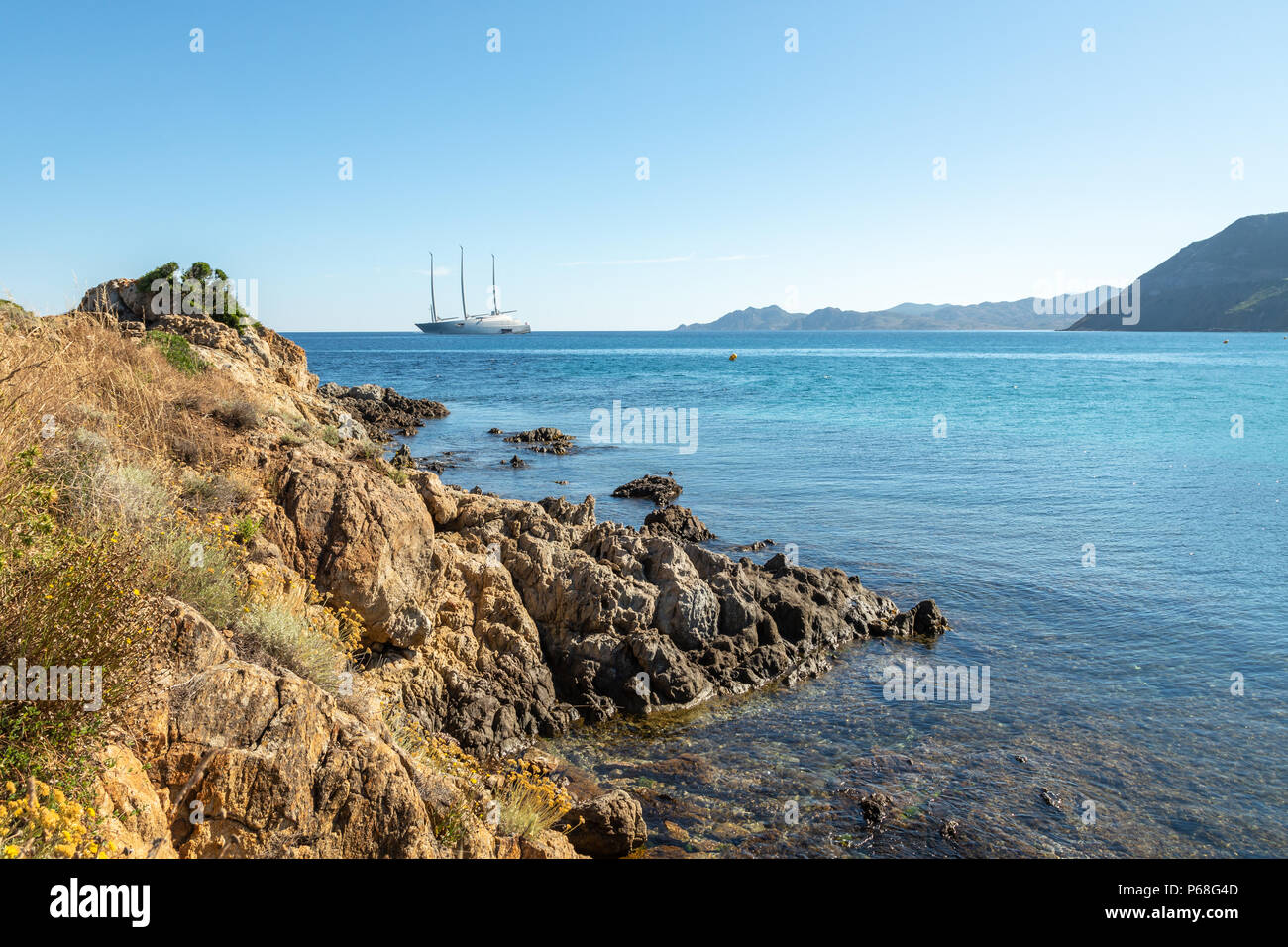 Il Losari Beach, Corsica. 29 giu 2018. Il mondo più costosi yacht privato "A" ormeggiato a Losari Beach nella regione della Balagne in Corsica Credito: Jon Ingall/Alamy Live News Foto Stock
