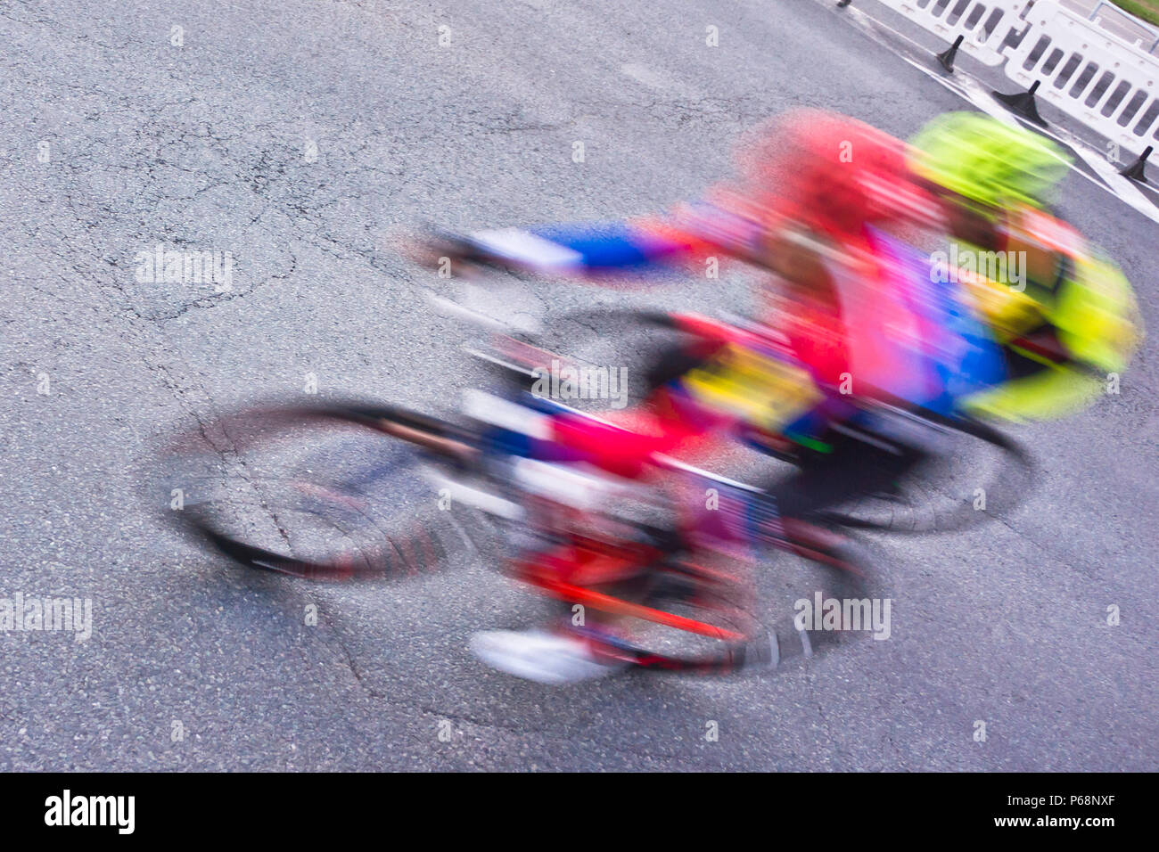 Bicicletta da strada racing sprint, motion blur effetto Foto Stock