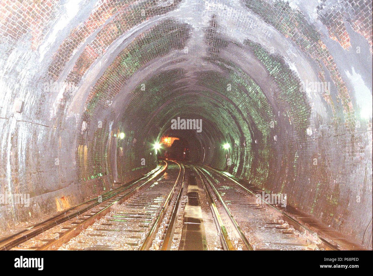 La vista dall'interno di Exeter Tunnel a Southampton. 2003. Foto Stock