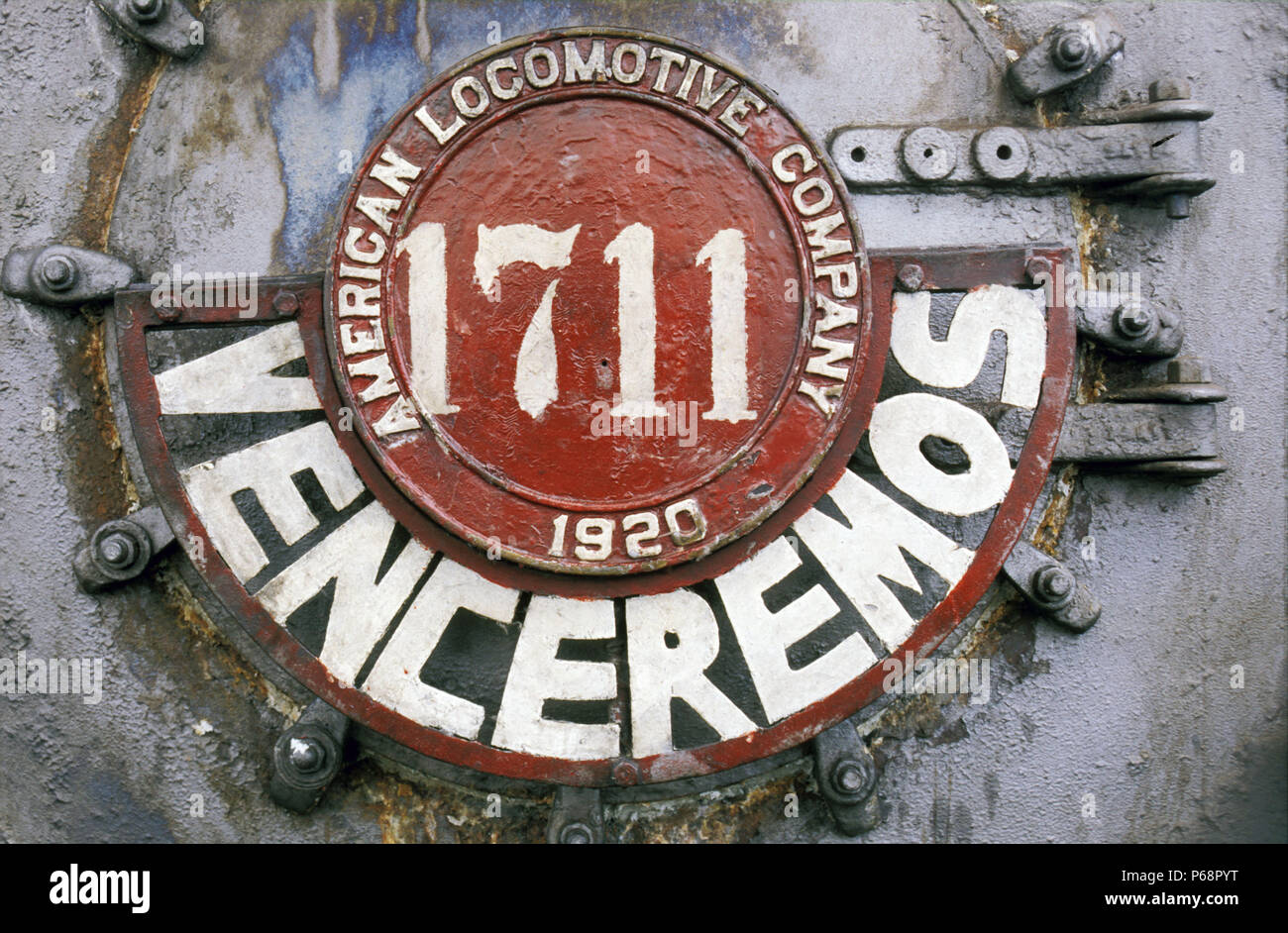 Venceremos' vinceremo" è uno slogan politico applicato alla scatola di fumo alla porta di un Alcos- Cooke 2-8-0 di 1920- opere numero 62099. Il motore wa Foto Stock