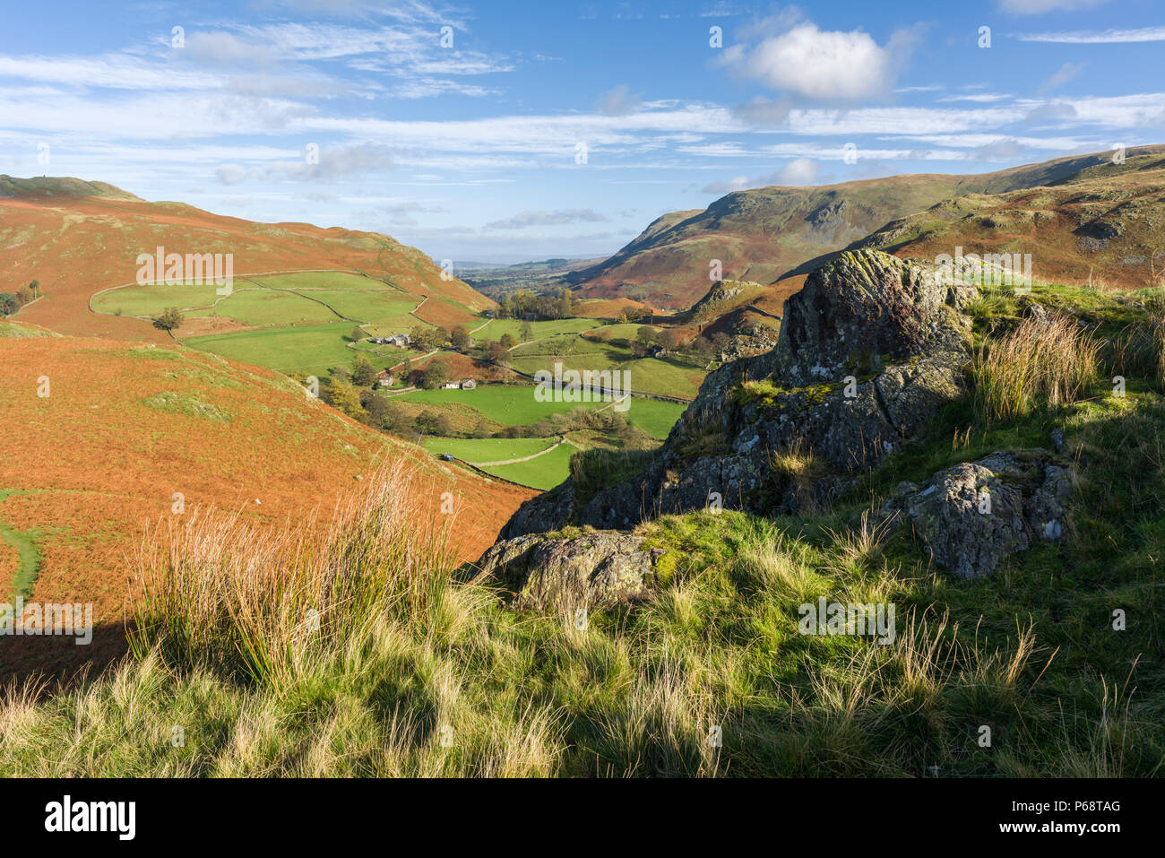 Vista sulla valle di Martindale dall'estremità nord di Beda è sceso nel Parco Nazionale del Distretto dei Laghi, Cumbria, Inghilterra. Foto Stock