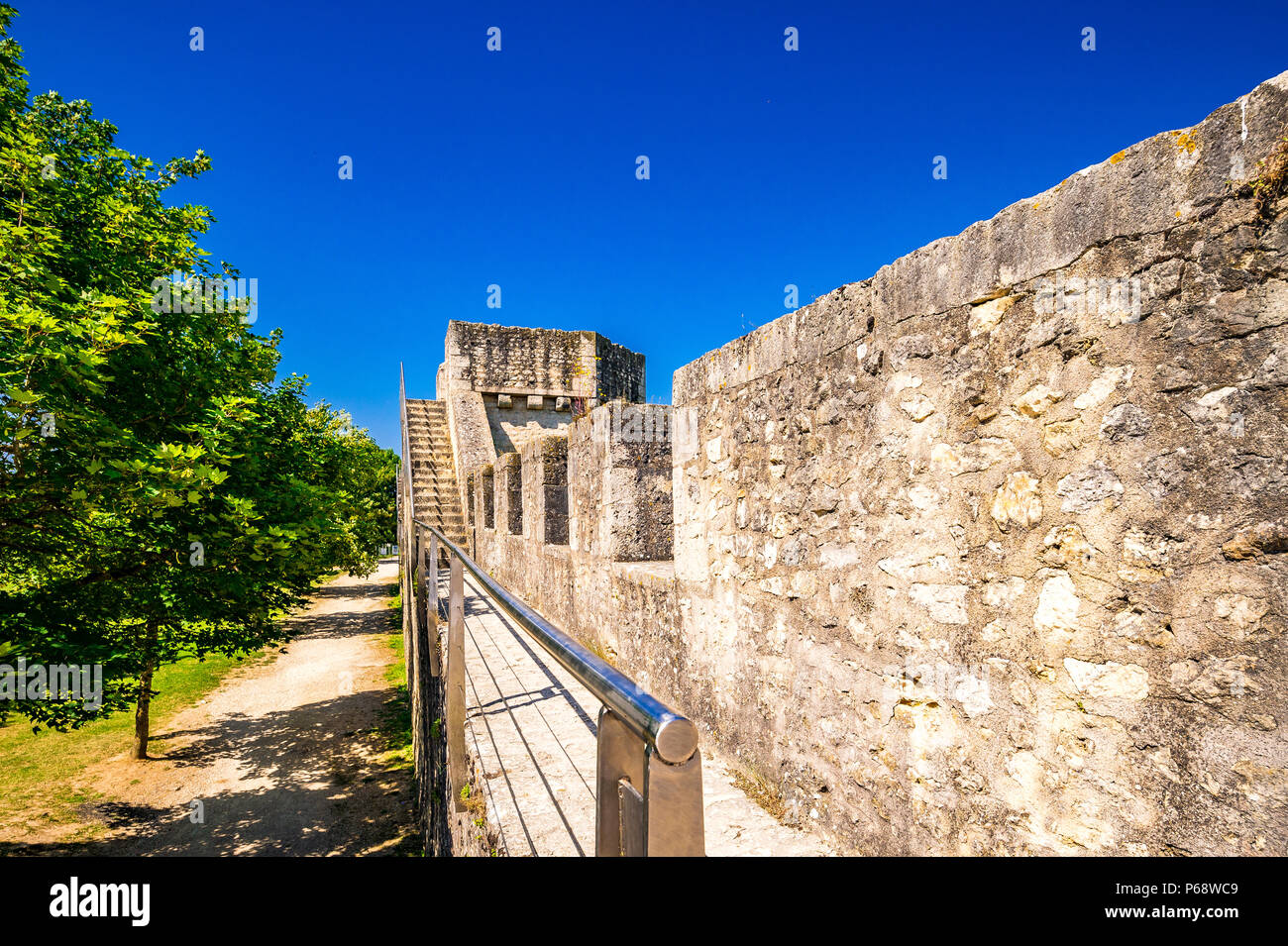 Il medievale cinta fortificata fu costruita nel XIII secolo a Provins, Francia Foto Stock