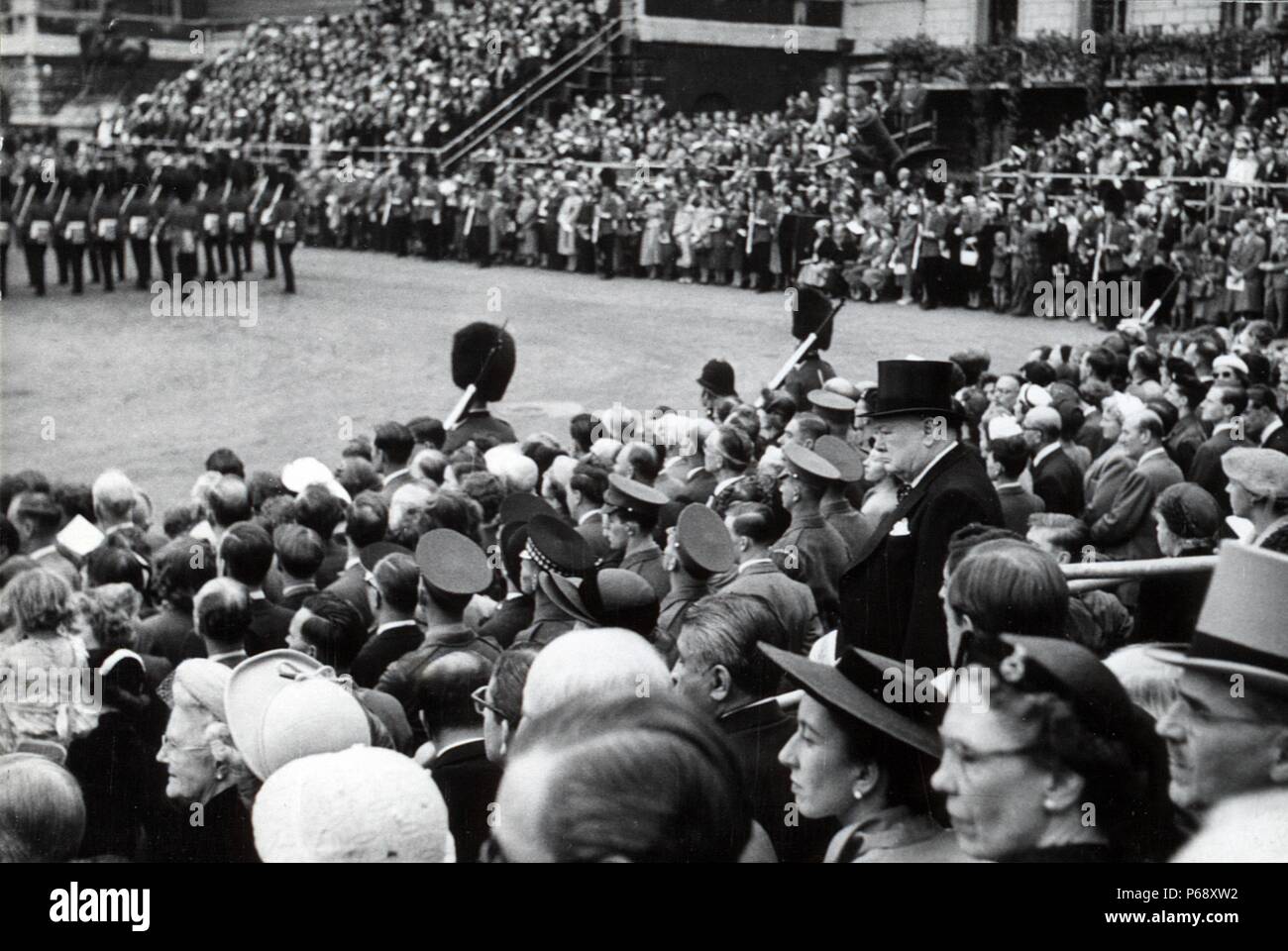 Fotografia di Sir Winston Churchill (1874-1965) alla cerimonia del Trooping il colore. Datata 1953 Foto Stock