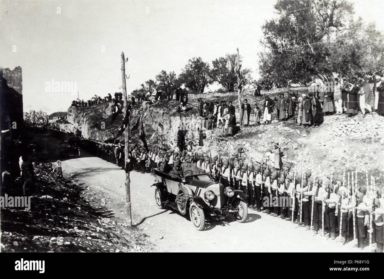 Bagno turco comandante militare recensioni truppe in Palestina 1916 Foto Stock