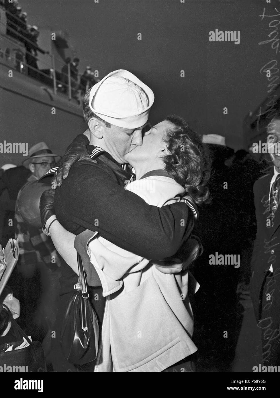 Fotografia dell'arrivo dell equipaggio della nave USS Helena a Long Beach dalla guerra in Corea. Datata 1941 Foto Stock