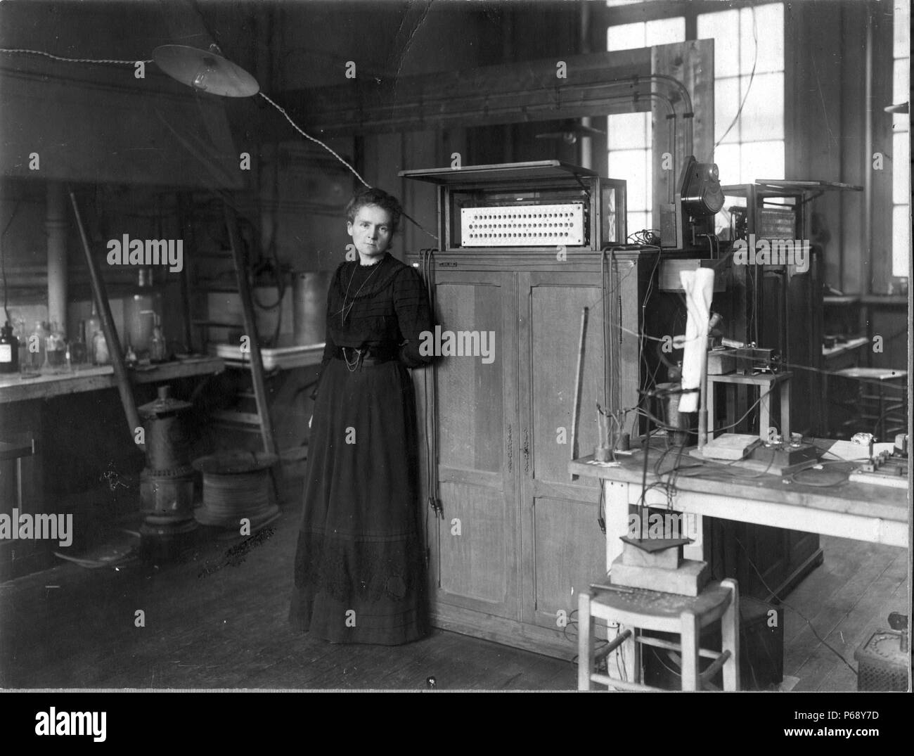 Fotografia di Marie Sklodowska-Curie (1867-1934) polacco e naturalizzato francese-fisico e chimico che ha condotto ricerche pionieristiche sulla radioattività. Lei è stata la prima donna a vincere un premio Nobel. Datata 1930 Foto Stock