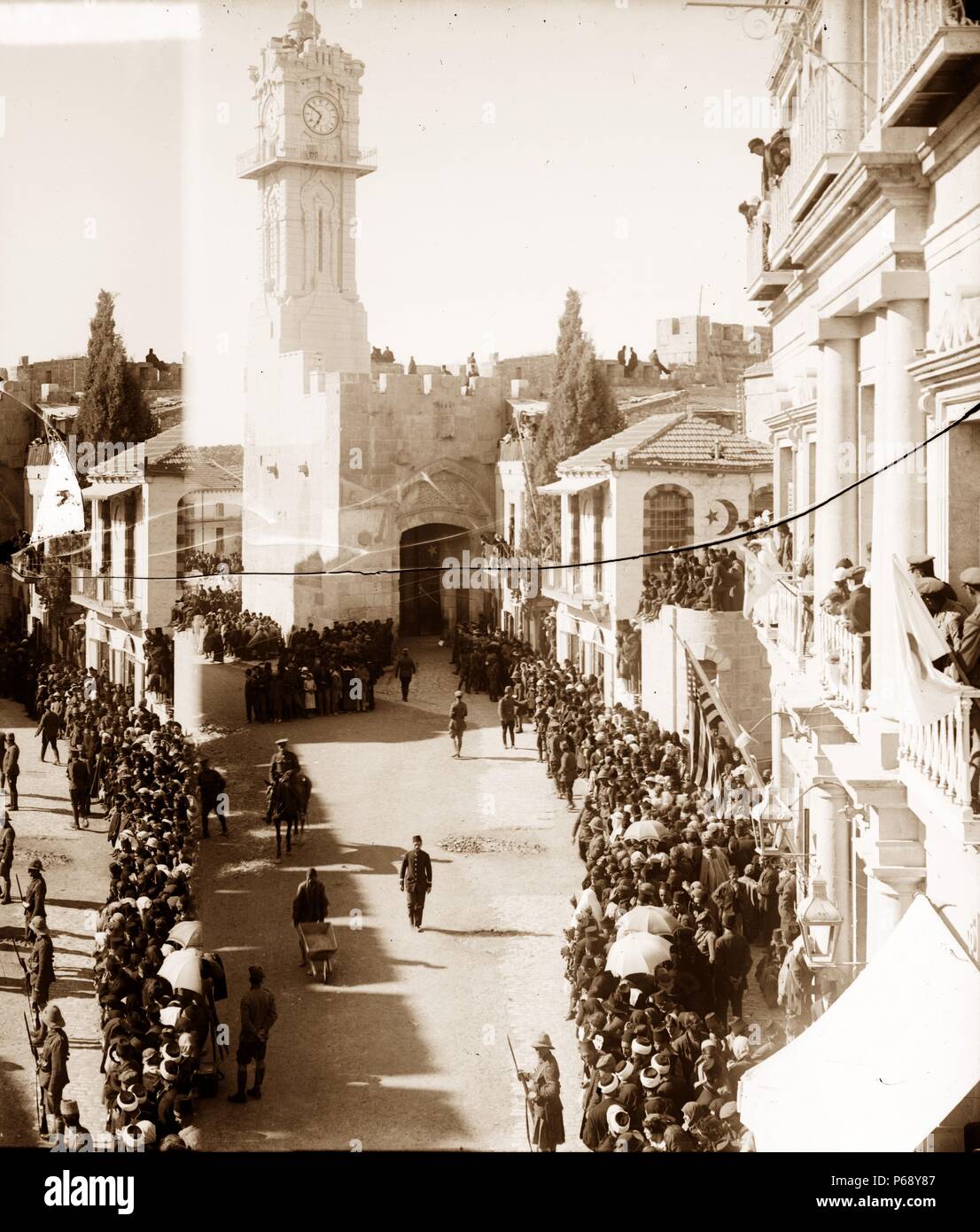 Fotografia dell'entrata del generale inglese Edmund Allenby (1861-1936) alla Porta di Jaffa, Gerusalemme. Datata 1917 Foto Stock