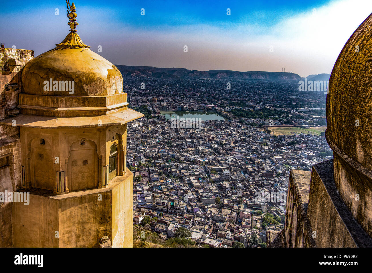 INDIA RAJASTHAN Jaipur. Vista sulla città da Tiger Fort Foto Stock