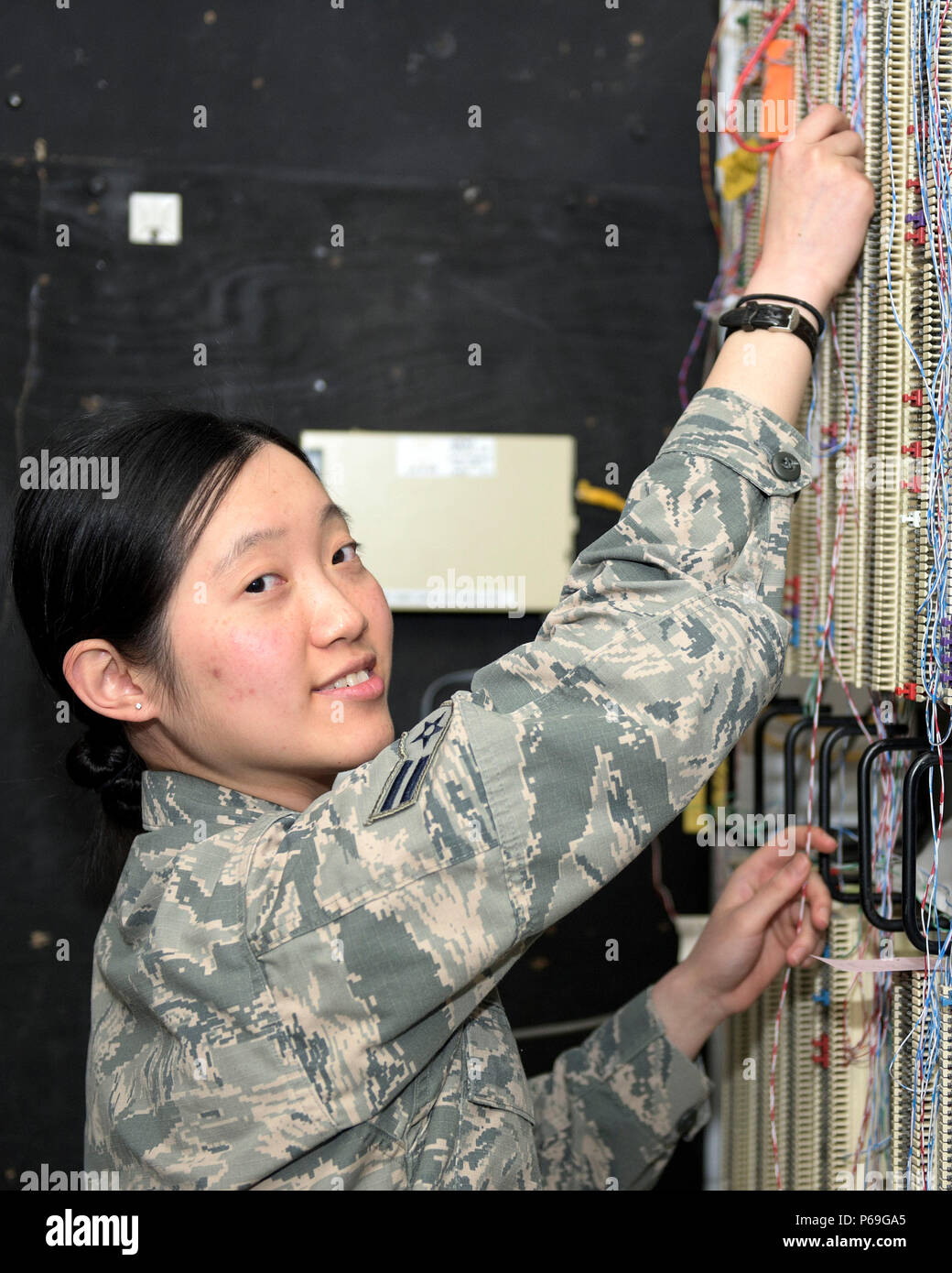Stati Uniti Air Force Airman 1. Classe Irene Lu, una cyber nei ... Stati Uniti Air Force Airman 1. Classe Irene Lu, una cyber nei ...