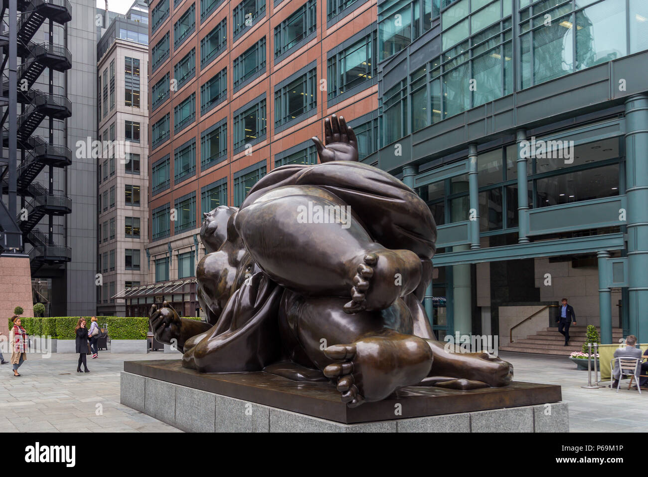 Broadgate Venere (1989) una statua in bronzo dello scultore colombiano Fernando Botero in Exchange Square, Broadgate, London, England, Regno Unito Foto Stock