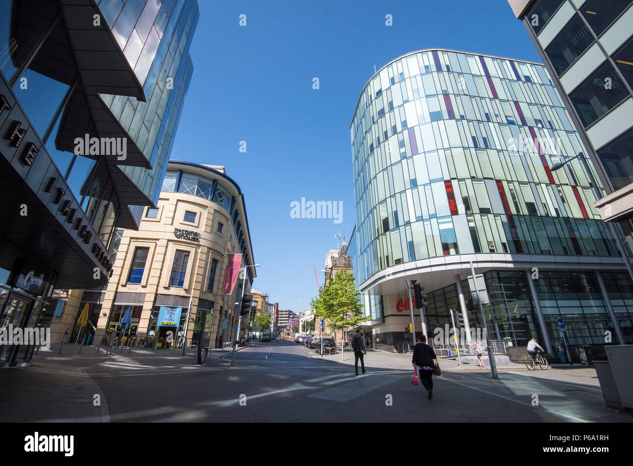 Una vista di Burton Street nella città di Nottingham, Nottinghamshire REGNO UNITO Inghilterra Foto Stock