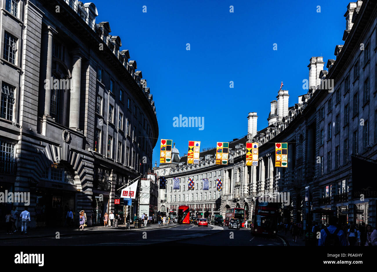 Le ombre della sera su Regent Street, Londra, Inghilterra, Regno Unito. Foto Stock