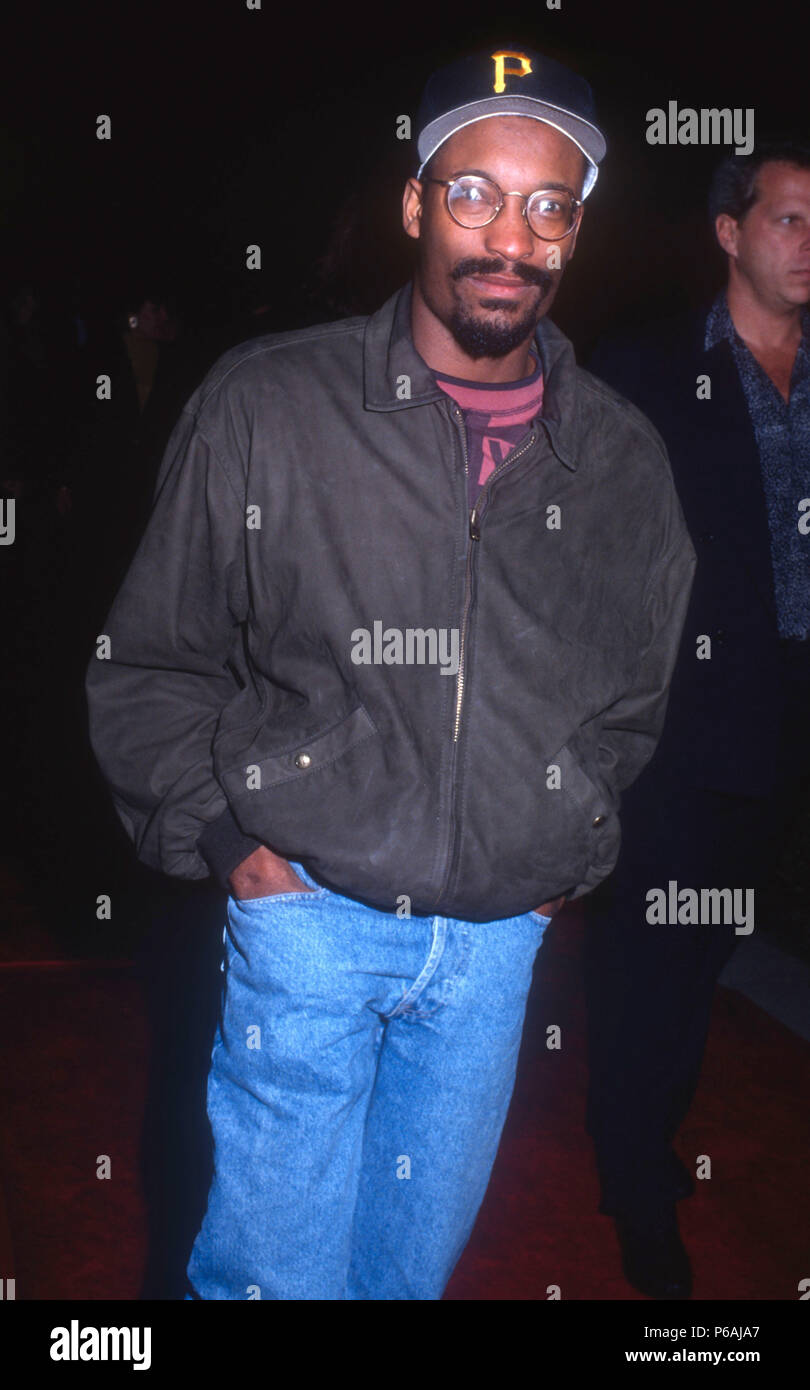 CENTURY City, CA - 11 dicembre: Direttore John Singleton assiste "il principe delle maree' Premiere sul dicembre 11, 1991 presso il Cineplex Odeon Century Plaza cinema in Century City, California. Foto di Barry re/Alamy Stock Photo Foto Stock